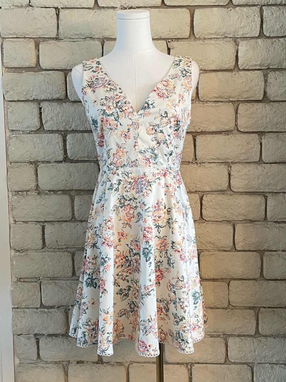 Very J Floral V-Neck Fit-and-Flare Mini Dress — Size Small